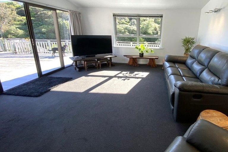 Photo of property in 76 Dowse Drive, Maungaraki, Lower Hutt, 5010