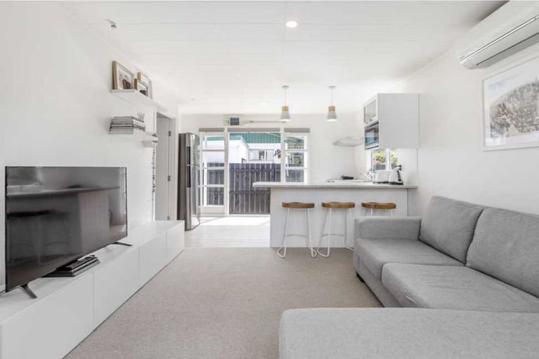 Photo of property in 122a The Circle, Manly, Whangaparaoa, 0930