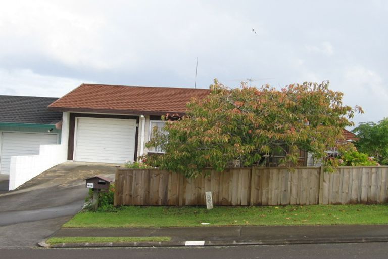 Photo of property in 2a Pounamu Place, Shelly Park, Auckland, 2014