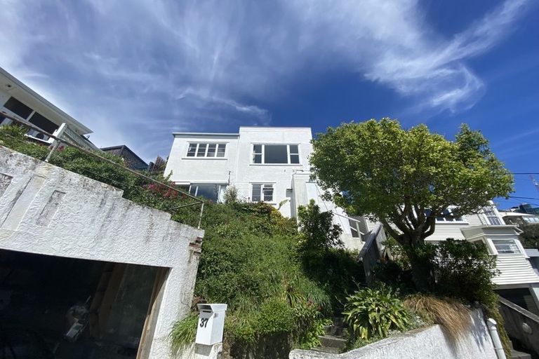 Photo of property in 37 Palliser Road, Roseneath, Wellington, 6011