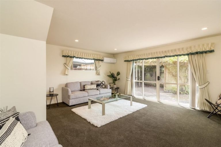 Photo of property in 15a Fieldmoor Place, Parklands, Christchurch, 8083