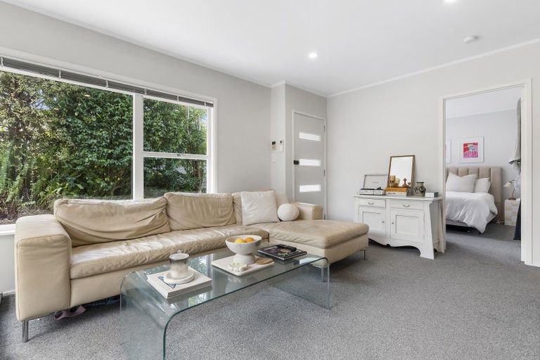 Photo of property in 2/30 Diana Drive, Glenfield, Auckland, 0627