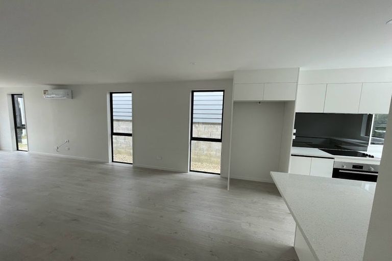 Photo of property in 8/101 Hobsonville Road, West Harbour, Auckland, 0618