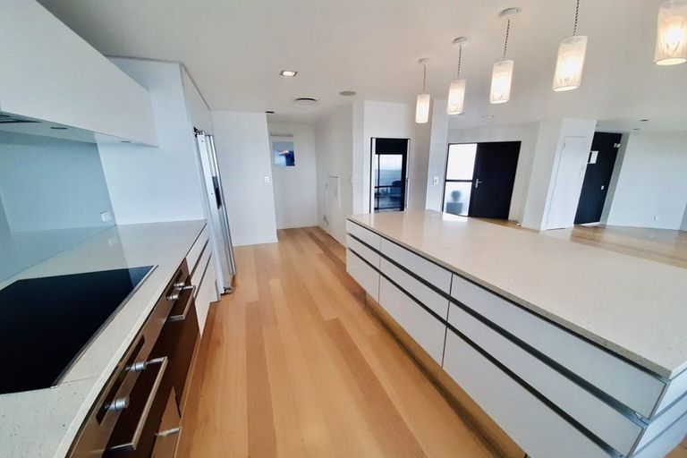 Photo of property in 1/909 Beach Road, Waiake, Auckland, 0630