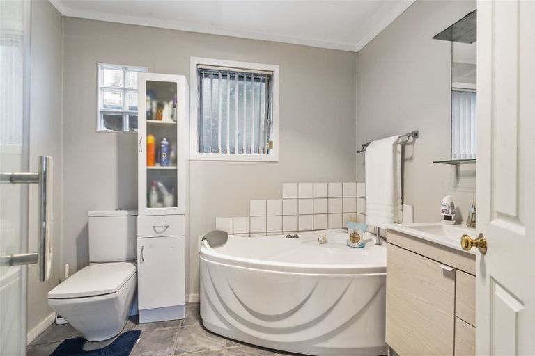 Photo of property in 66 Stott Avenue, Birkdale, Auckland, 0626