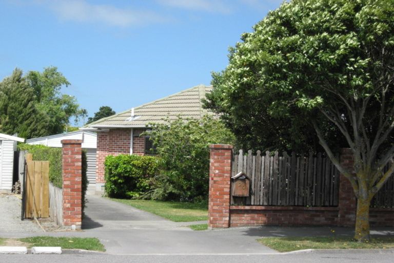 Photo of property in 20 Dinton Street, Russley, Christchurch, 8042