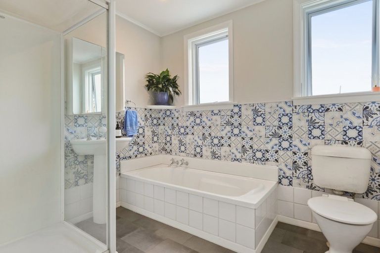 Photo of property in 6 Wilding Street, Saint Martins, Christchurch, 8022