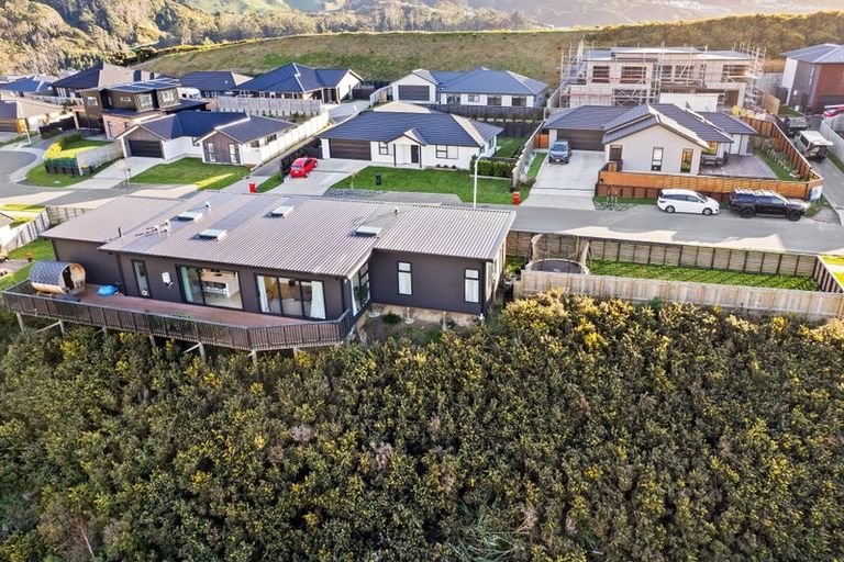 Photo of property in 37 Schooner Drive, Whitby, Porirua, 5024