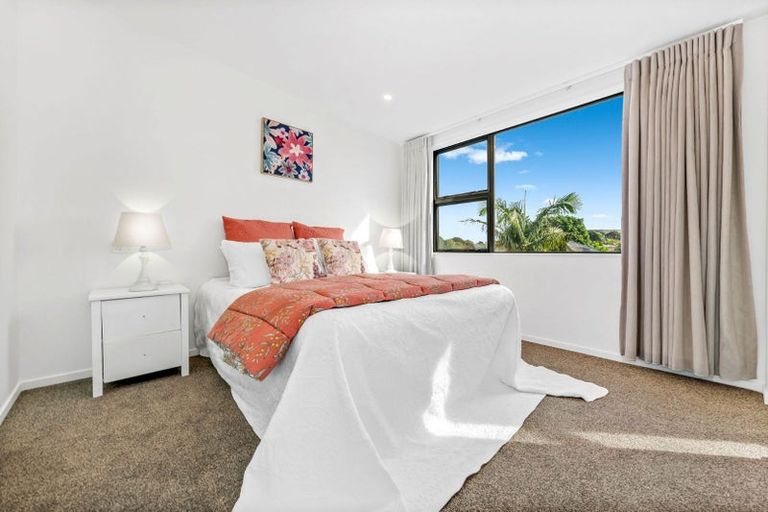 Photo of property in 3/14 Kerswill Place, Pakuranga, Auckland, 2010