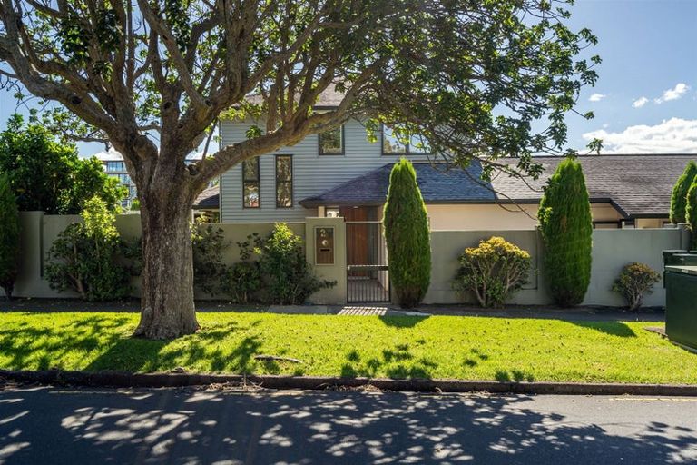 Photo of property in 63 Kitchener Road, Milford, Auckland, 0620