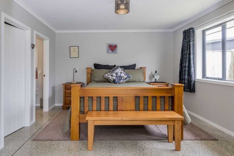 Photo of property in 21 Forbes Road, Foxton Beach, Foxton, 4815