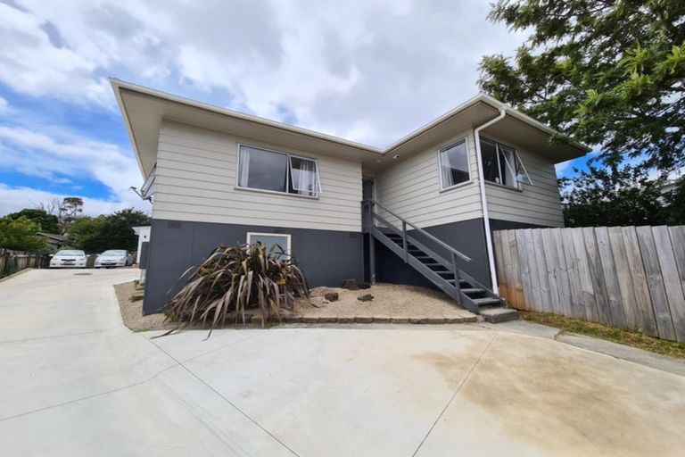 Photo of property in 18 Styca Place, Sunnyvale, Auckland, 0612