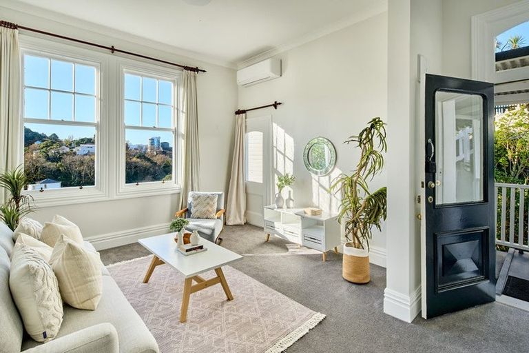 Photo of property in 32 Maarama Crescent, Aro Valley, Wellington, 6021