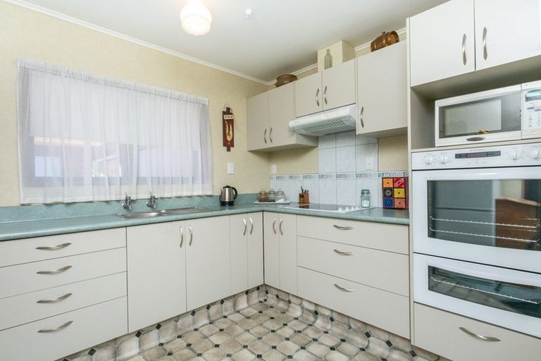 Photo of property in 2/14 Avondale Road, Taradale, Napier, 4112