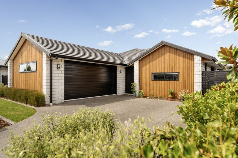 Photo of property in 24 Raynor Crescent, Pyes Pa, Tauranga, 3112