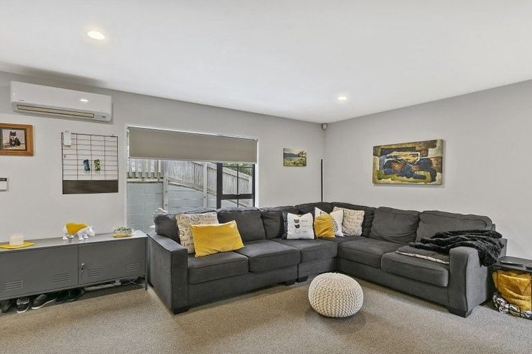 Photo of property in 2/25 Hollies Crescent, Johnsonville, Wellington, 6037