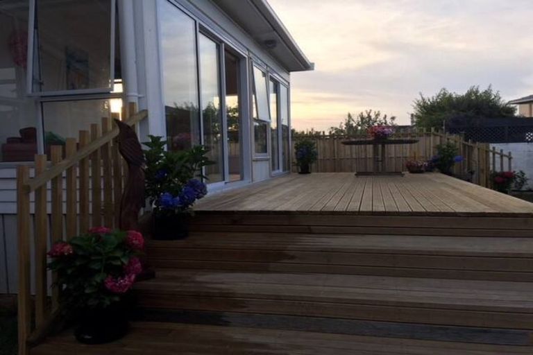 Photo of property in 63a Kiwi Esplanade, Mangere Bridge, Auckland, 2022