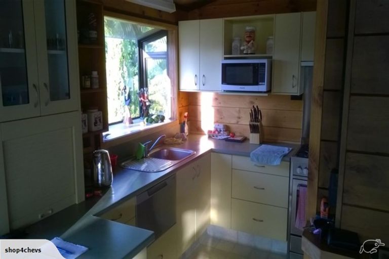 Photo of property in 13 Lindaver Grove, Merrilands, New Plymouth, 4312