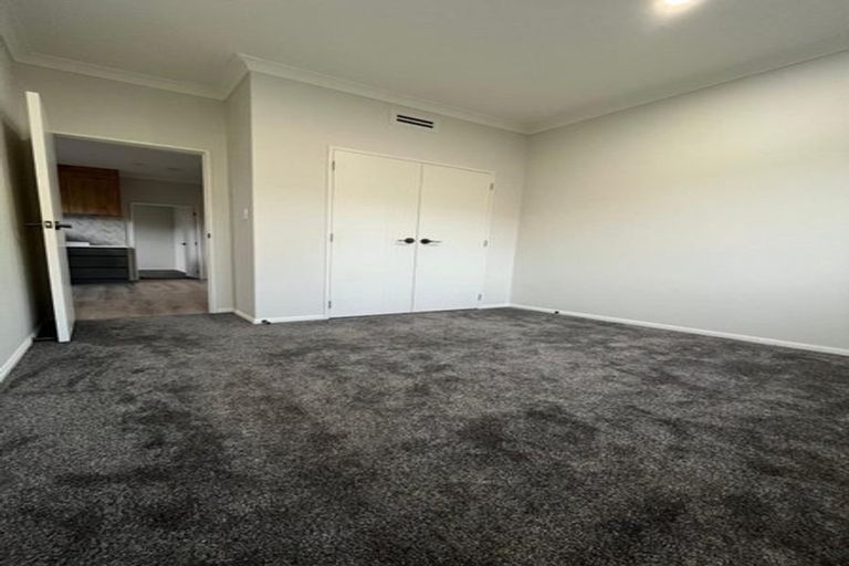 Photo of property in 2/9 Pratt Street, Papakura, 2110
