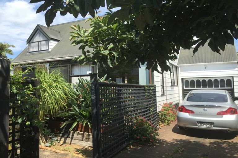 Photo of property in 87 Hillsborough Road, Hillsborough, Auckland, 1042