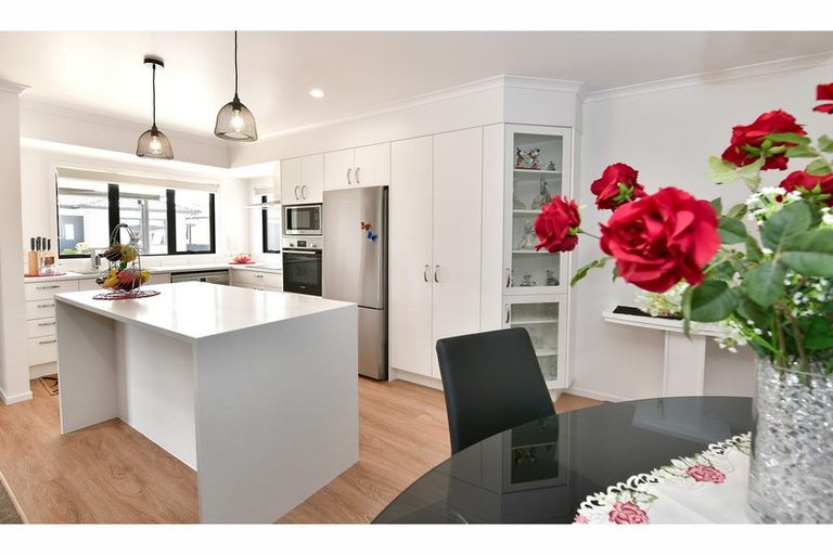 Photo of property in 3 Waitaha Close, Orewa, 0931