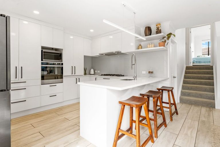 Photo of property in 15 Lagoon View, Gulf Harbour, Whangaparaoa, 0930