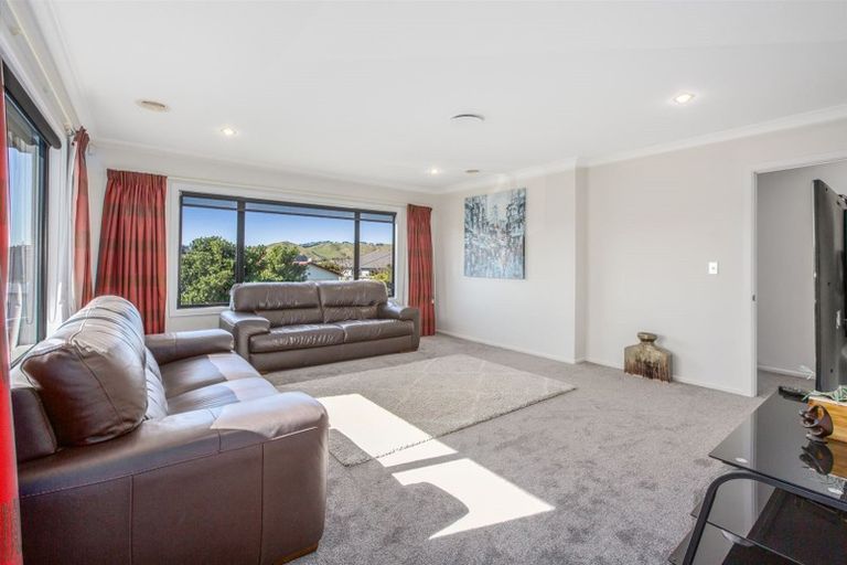 Photo of property in 16 Tongariro Drive, Aotea, Porirua, 5024