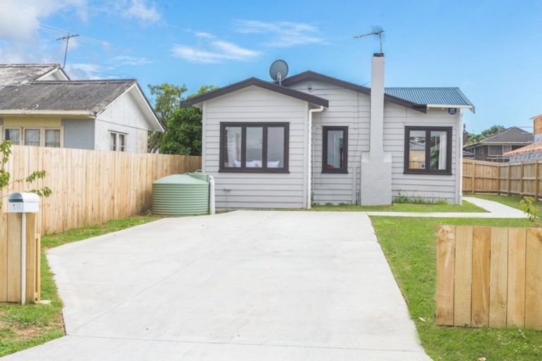Photo of property in 18 Beihlers Road, Weymouth, Auckland, 2103