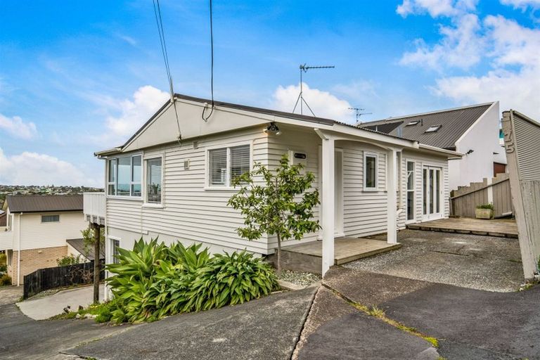 Photo of property in 75 Stanmore Bay Road, Stanmore Bay, Whangaparaoa, 0932