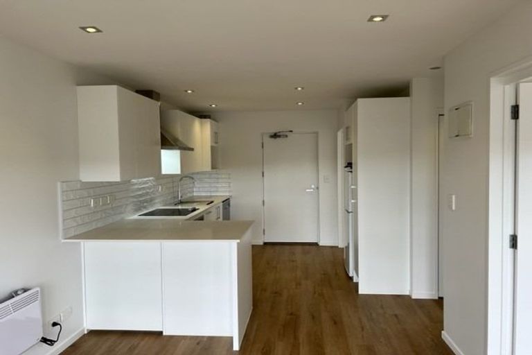 Photo of property in 13c/71 Spencer Road, Oteha, Auckland, 0632