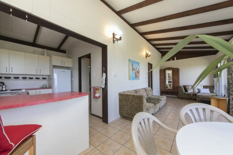 Photo of property in 65 Marine Parade North, Piha, 0772