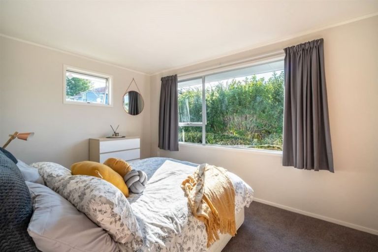 Photo of property in 10 West Glade Crescent, Birkenhead, Auckland, 0626