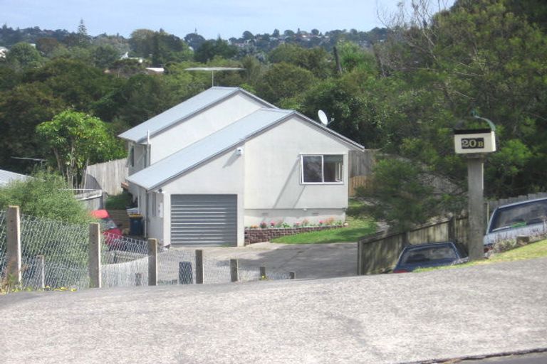 Photo of property in 1/20 Fernlea Rise, Bayview, Auckland, 0629