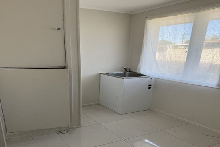 Photo of property in 19 Ribblesdale Road, Henderson, Auckland, 0612