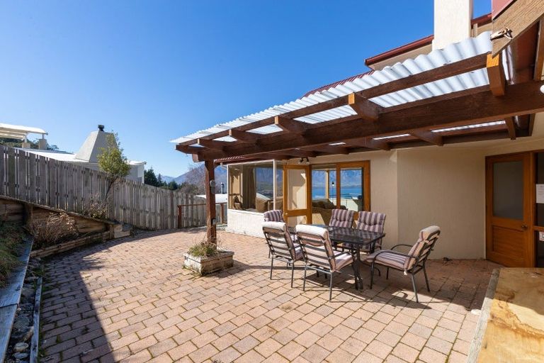 Photo of property in 141 Wynyard Crescent, Fernhill, Queenstown, 9300