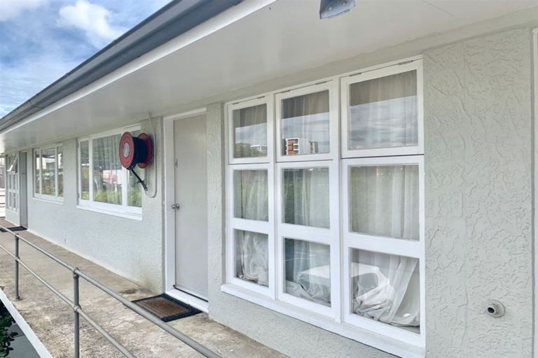 Photo of property in 4/2 Outhwaite Lane, Grafton, Auckland, 1023