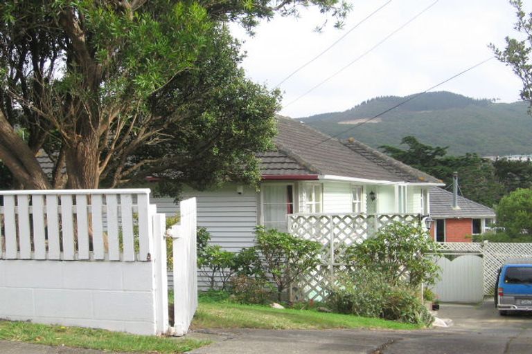 Photo of property in 58 Taylor Terrace, Tawa, Wellington, 5028