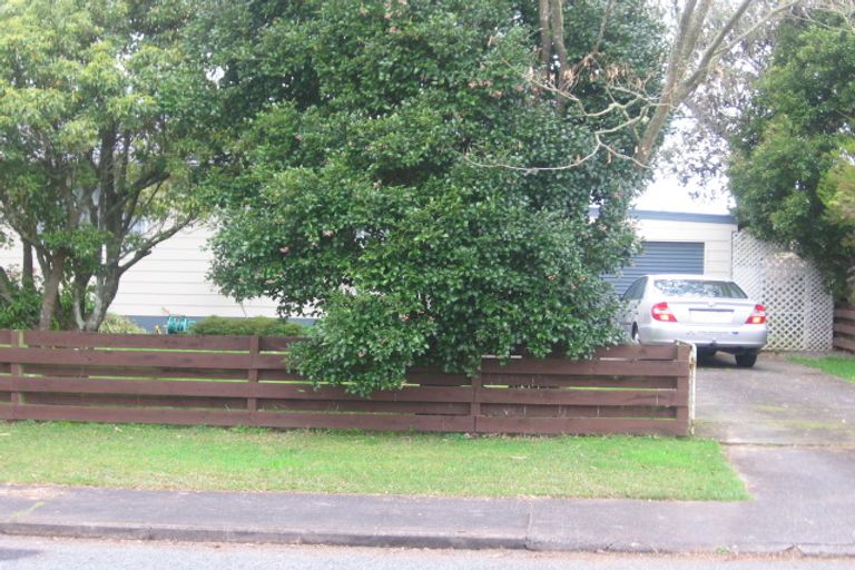 Photo of property in 2 Lipton Grove, Opaheke, Papakura, 2113