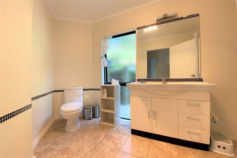 Photo of property in 2 Stitchbird Close, Murrays Bay, Auckland, 0630