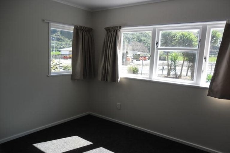 Photo of property in 95 Farmer Crescent, Taita, Lower Hutt, 5011