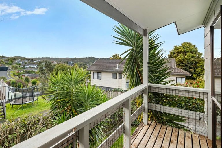 Photo of property in 15a Ngahere Views, Orewa, 0931