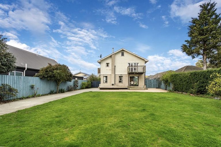 Photo of property in 2/47 Strowan Road, Strowan, Christchurch, 8052
