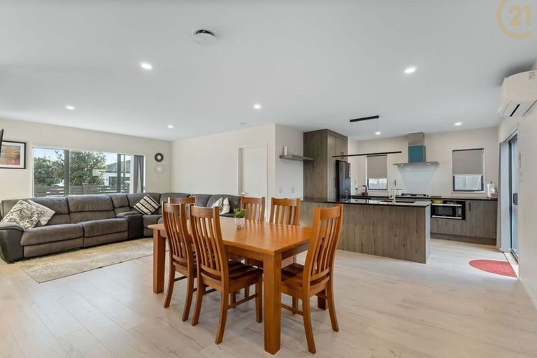 Photo of property in 25 Koroheke Road, Takanini, 2110