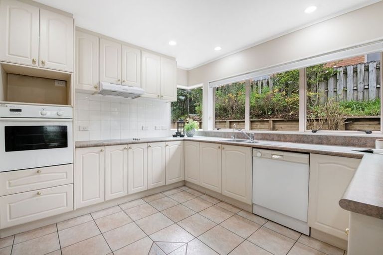 Photo of property in 36 Woodstock Road, Forrest Hill, Auckland, 0620