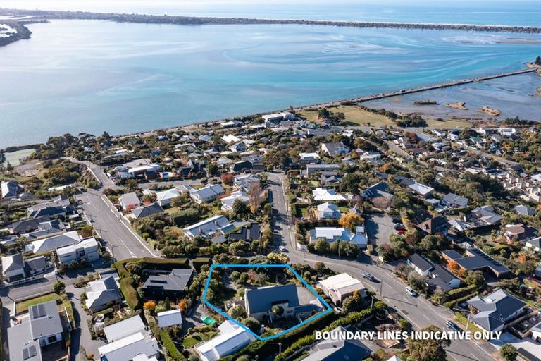 Photo of property in 40 Major Hornbrook Road, Mount Pleasant, Christchurch, 8081