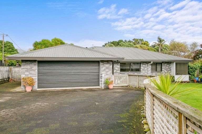 Photo of property in 80 Wairau Road, Oakura, 4314