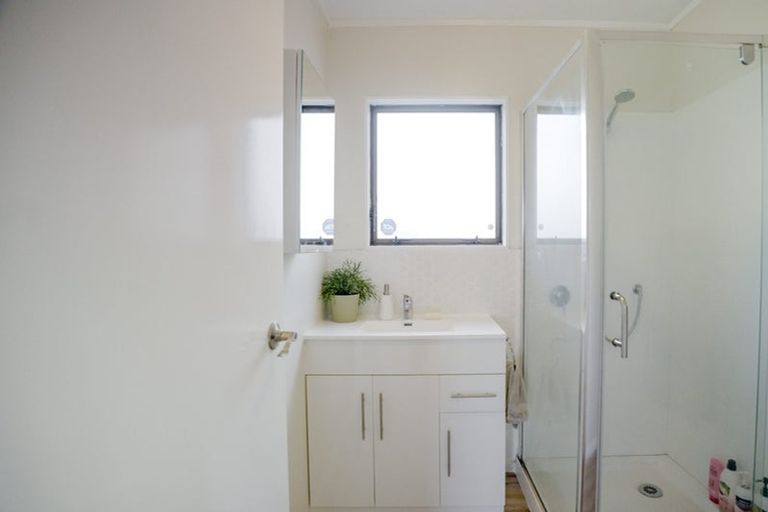 Photo of property in 6a Garton Drive, Massey, Auckland, 0614