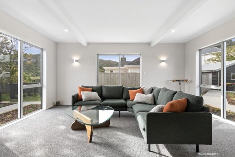 Photo of property in 8a David Crescent, Karori, Wellington, 6012