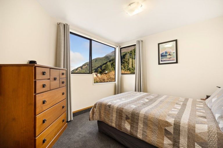 Photo of property in 110b Wynyard Crescent, Fernhill, Queenstown, 9300