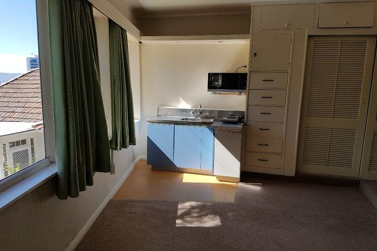 Photo of property in 5 Waiteata Road, Kelburn, Wellington, 6012